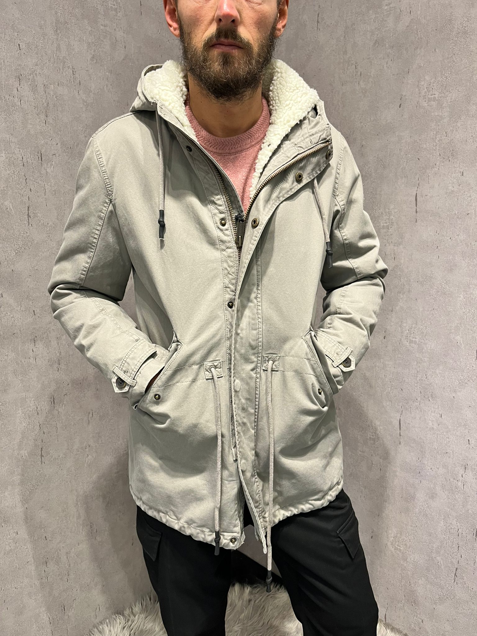 Parka beige con pelo