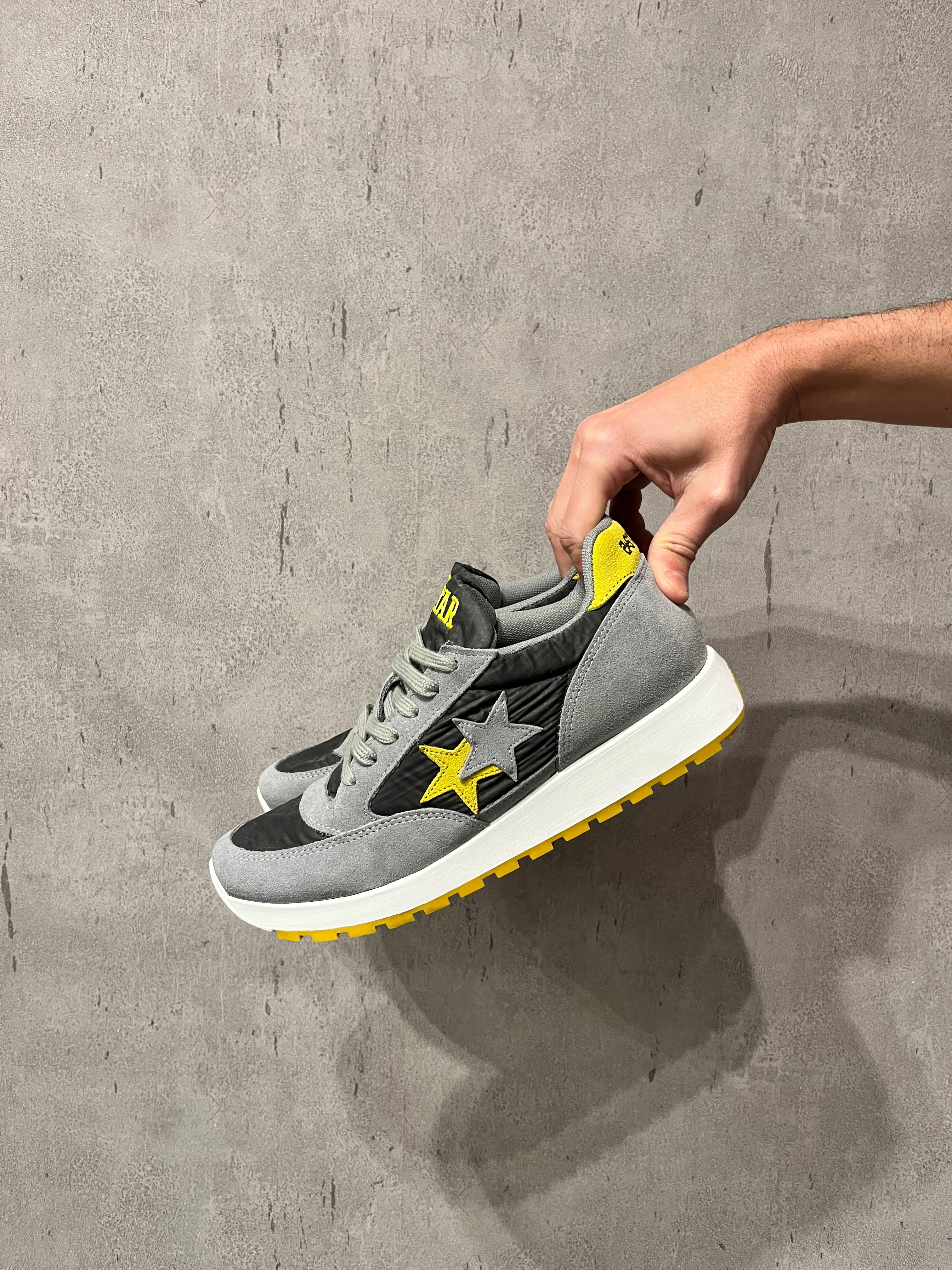 Sneaker running grigio-giallo