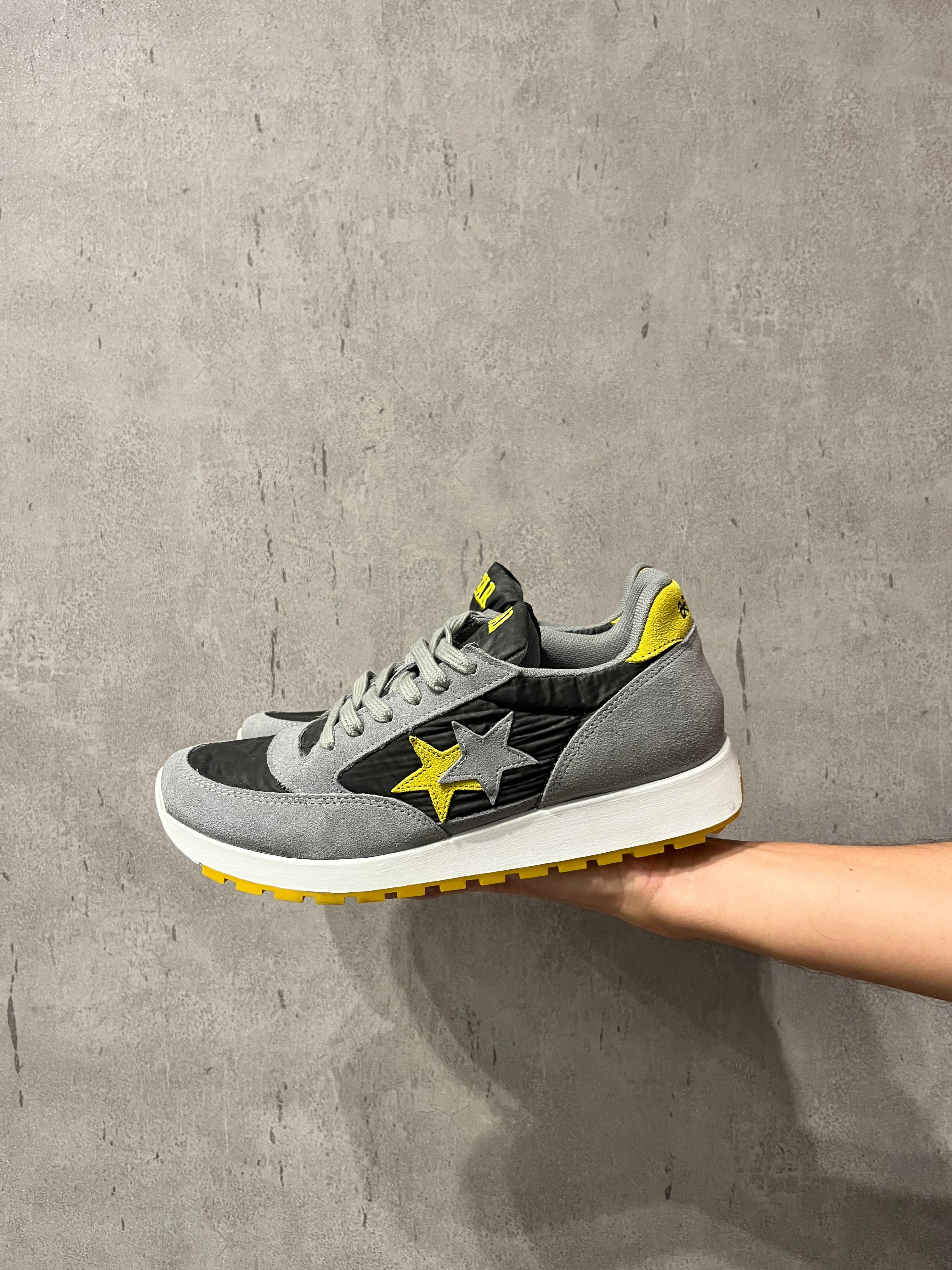 Sneaker running grigio-giallo