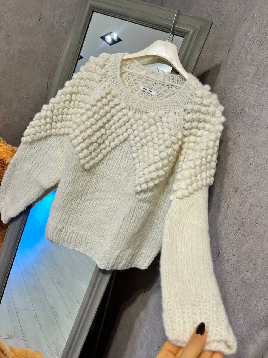 Maglione girocollo bianco lavorazione a rilievo